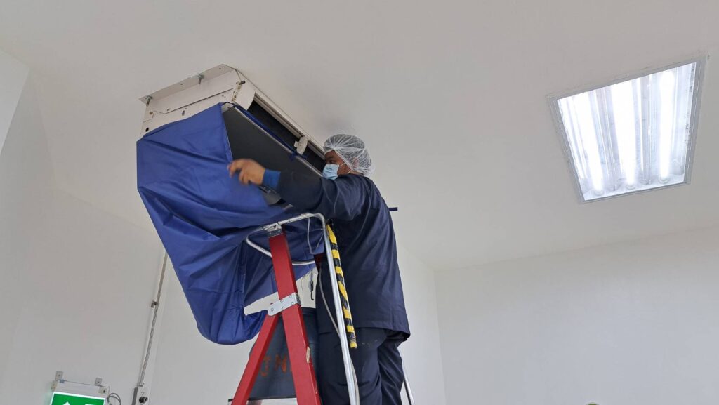 การล้างแอร์โร งงานในนิคมอุตสาหกรรม